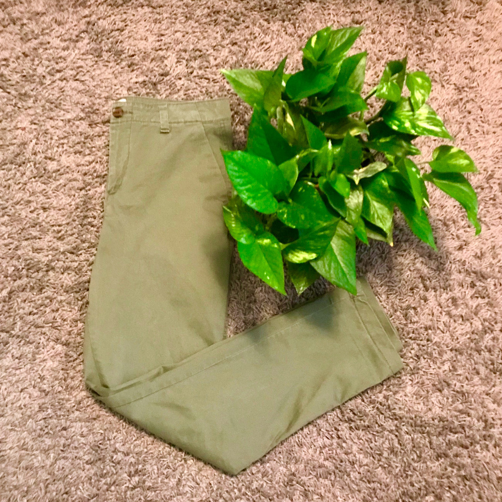 GAP | Green Girlfriend Chino
